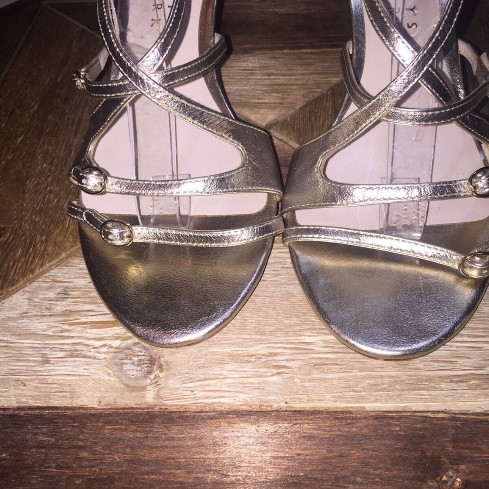 Barneys New York Womens Metallic Gold  Sandals 8.5